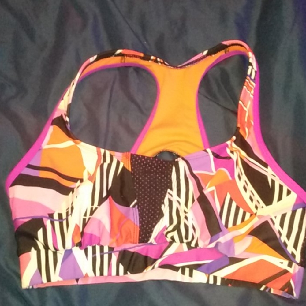 SPORTS BRA